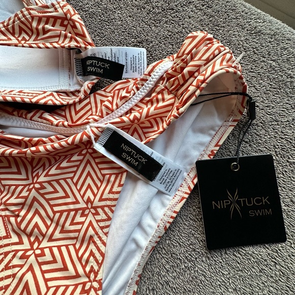 Brand new bathing suit - Picture 3 of 3